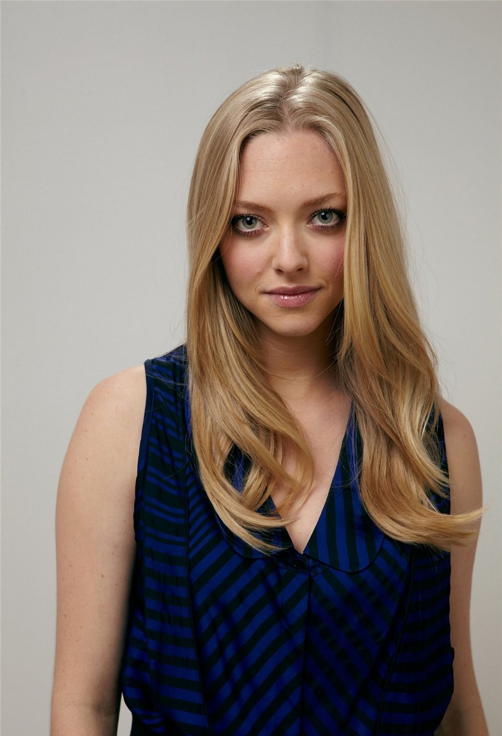 http://st-im.kinopoisk.ru/im/kadr/1/0/5/kinopoisk.ru-Amanda-Seyfried-1052117.jpg