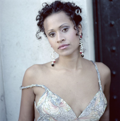 http://st-im.kinopoisk.ru/im/kadr/1/1/7/kinopoisk.ru-Angel-Coulby-1175508.jpg