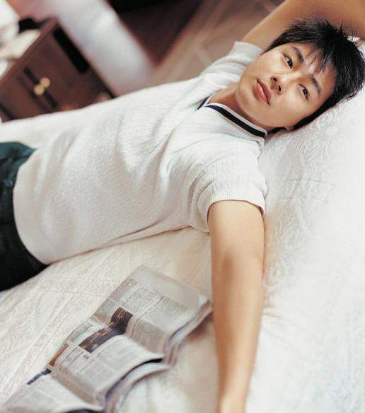 http://st-im.kinopoisk.ru/im/kadr/1/2/2/kinopoisk.ru-Jo-In-Seong-1220258.jpg