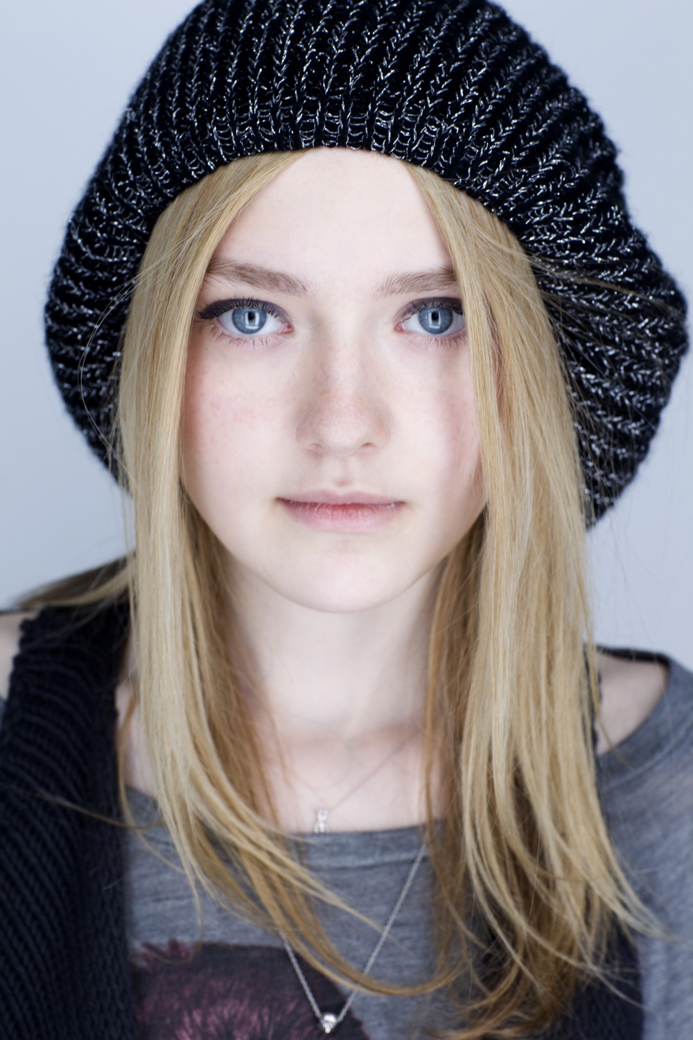 kinopoisk.ru-Dakota-Fanning-1253422.jpg