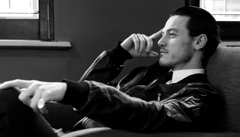 http://st-im.kinopoisk.ru/im/kadr/1/7/4/kinopoisk.ru-Luke-Evans-1743443.jpg