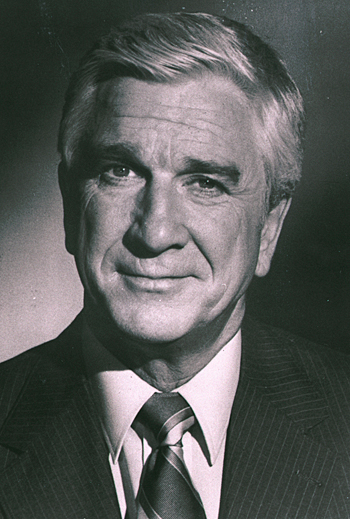 kinopoisk.ru-Leslie-Nielsen-1777317.jpg