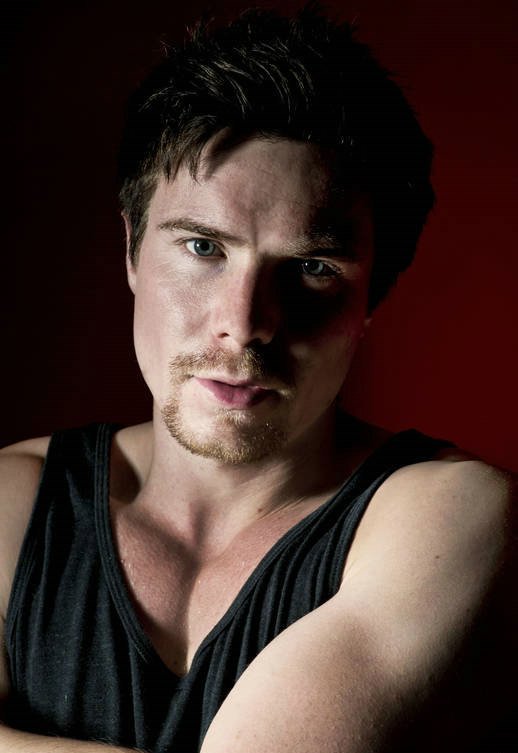 http://st-im.kinopoisk.ru/im/kadr/2/0/7/kinopoisk.ru-Joseph-Dempsie-2070389.jpg