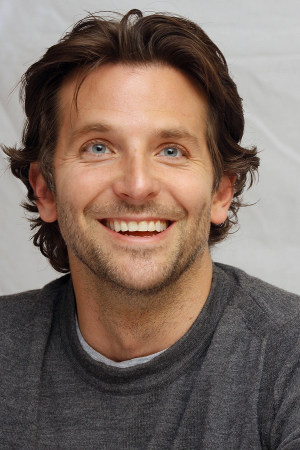 http://st-im.kinopoisk.ru/im/kadr/2/0/8/kinopoisk.ru-Bradley-Cooper-2088113.jpg