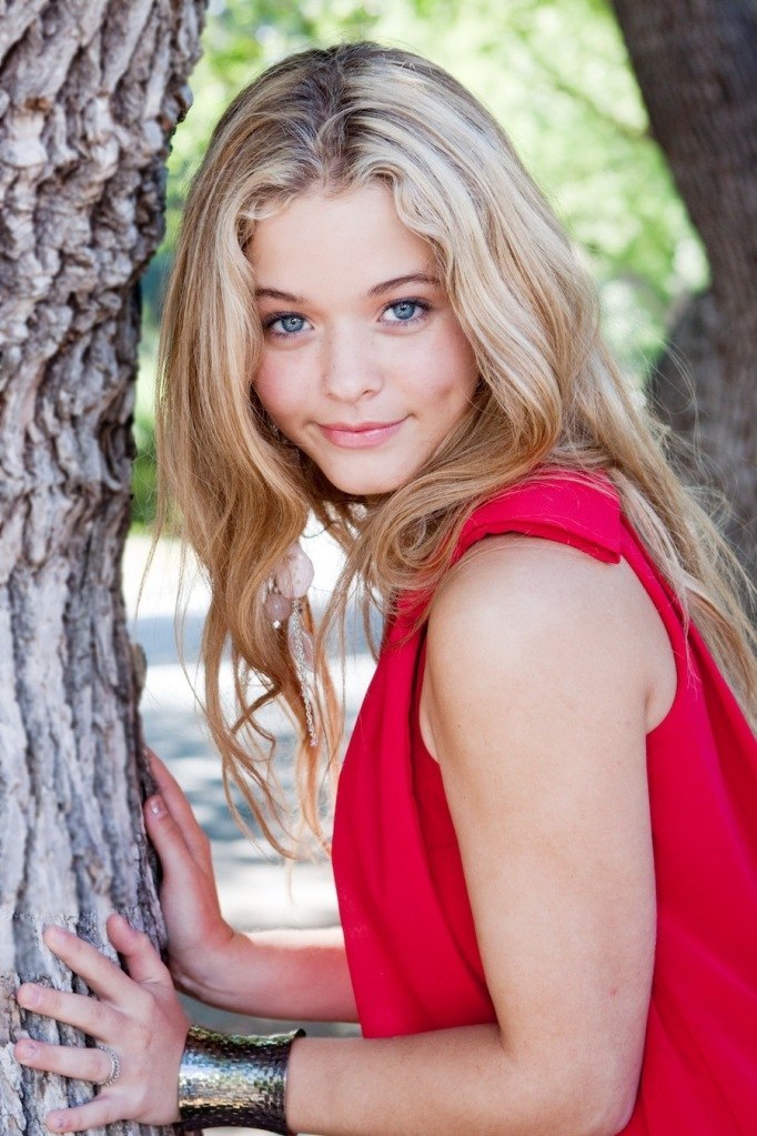 kinopoisk.ru-Sasha-Pieterse-2089652.jpg