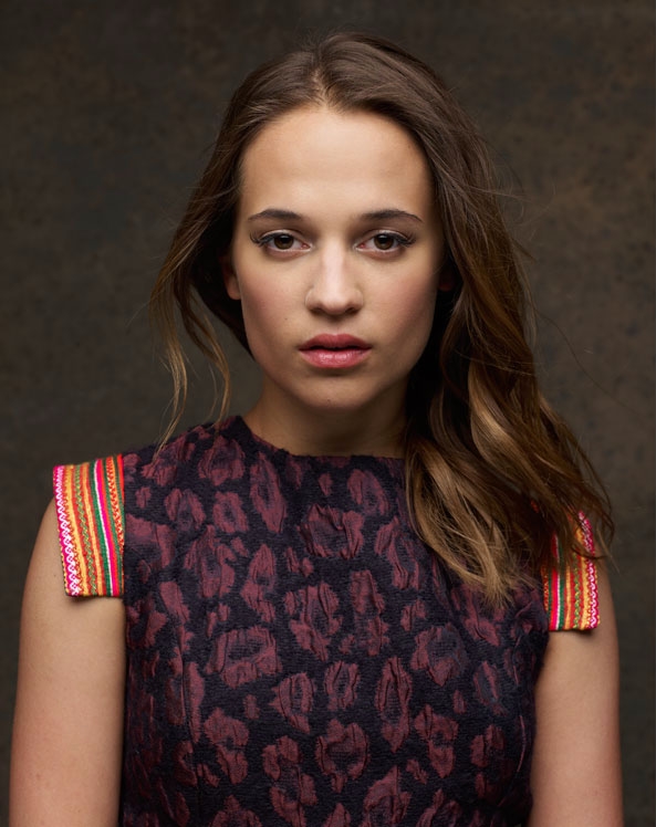 kinopoisk.ru-Alicia-Vikander-2090924.jpg