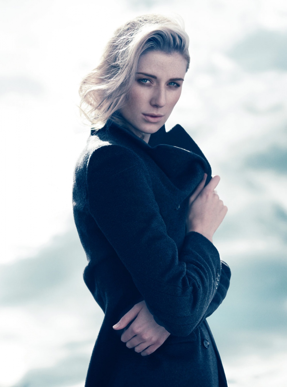 http://st-im.kinopoisk.ru/im/kadr/2/1/2/kinopoisk.ru-Elizabeth-Debicki-2129703.jpg