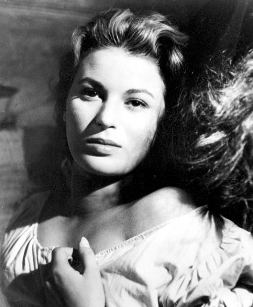 kinopoisk.ru-Silvana-Mangano-2121190.jpg