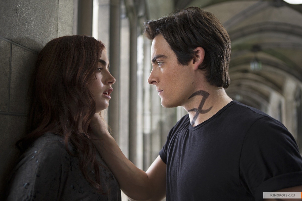 http://st-im.kinopoisk.ru/im/kadr/2/2/1/kinopoisk.ru-The-Mortal-Instruments_3A-City-of-Bones-2217071.jpg