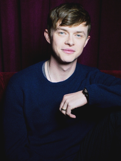 http://st-im.kinopoisk.ru/im/kadr/2/2/3/kinopoisk.ru-Dane-DeHaan-2233336.jpg