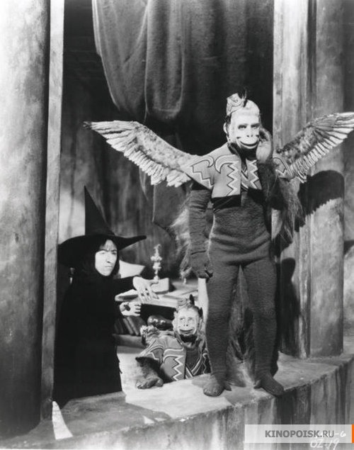 http://st-im.kinopoisk.ru/im/kadr/2/2/4/kinopoisk.ru-The-Wizard-of-Oz-2240352.jpg
