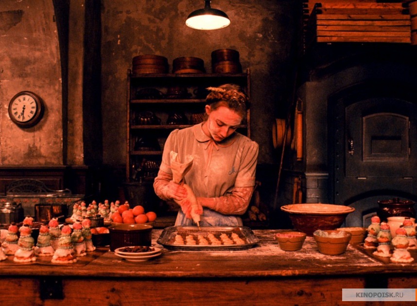 http://st-im.kinopoisk.ru/im/kadr/2/3/2/kinopoisk.ru-The-Grand-Budapest-Hotel-2326756.jpg