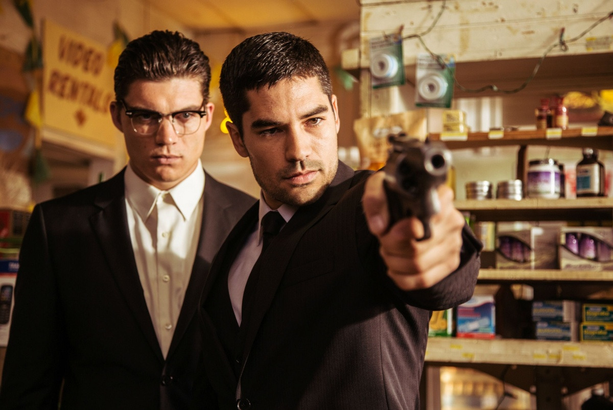 http://st-im.kinopoisk.ru/im/kadr/2/3/3/kinopoisk.ru-From-Dusk-Till-Dawn_3A-The-Series-2333333.jpg