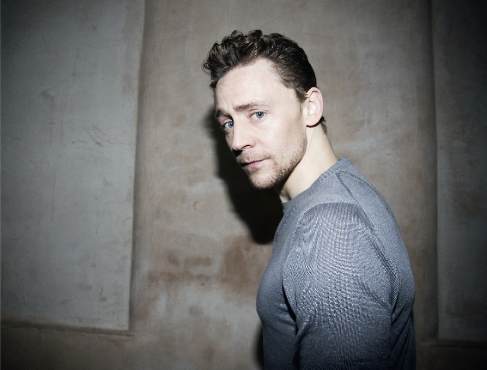 http://st-im.kinopoisk.ru/im/kadr/2/3/4/kinopoisk.ru-Tom-Hiddleston-2342942.jpg