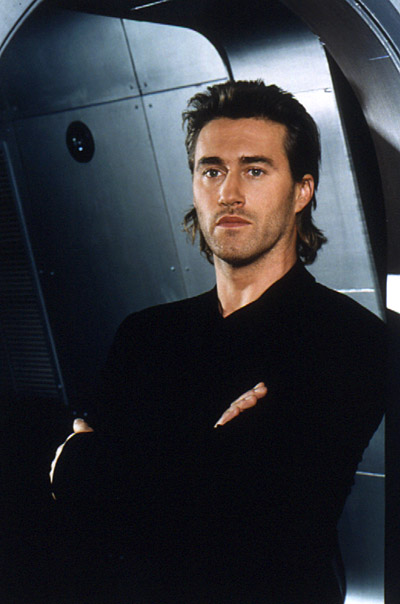 http://st-im.kinopoisk.ru/im/kadr/6/6/2/kinopoisk.ru-Roy-Dupuis-662449.jpg