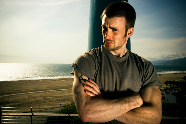 http://st-im.kinopoisk.ru/im/kadr/7/3/0/kinopoisk.ru-Chris-Evans-730830.jpg