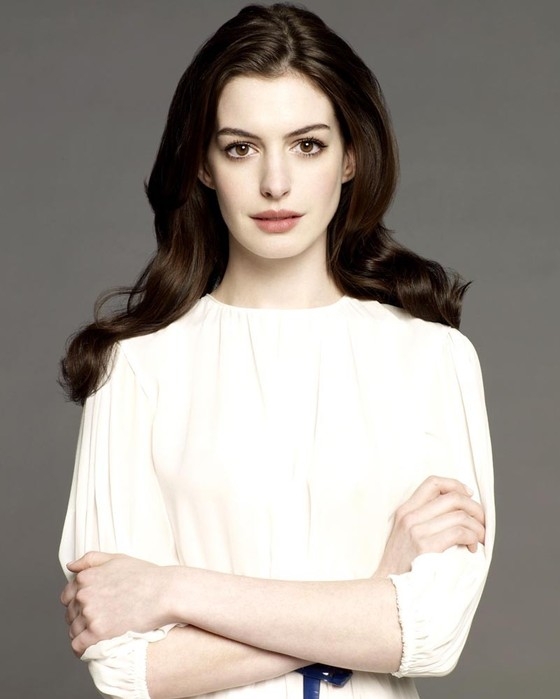 kinopoisk.ru-Anne-Hathaway-926043.jpg