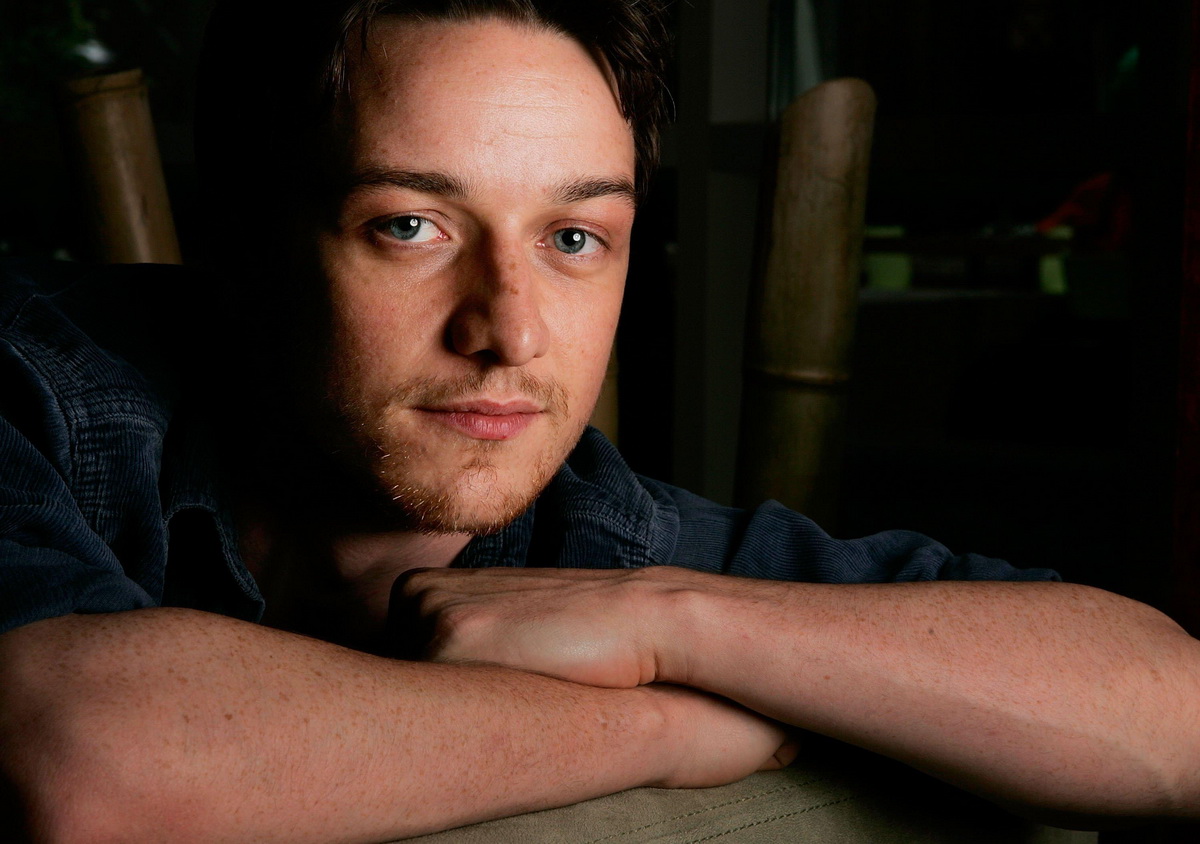 http://st-im.kinopoisk.ru/im/kadr/9/3/8/kinopoisk.ru-James-McAvoy-938711.jpg