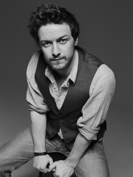 http://st-im.kinopoisk.ru/im/kadr/9/3/8/kinopoisk.ru-James-McAvoy-938713.jpg