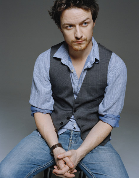 http://st-im.kinopoisk.ru/im/kadr/9/3/8/kinopoisk.ru-James-McAvoy-938718.jpg