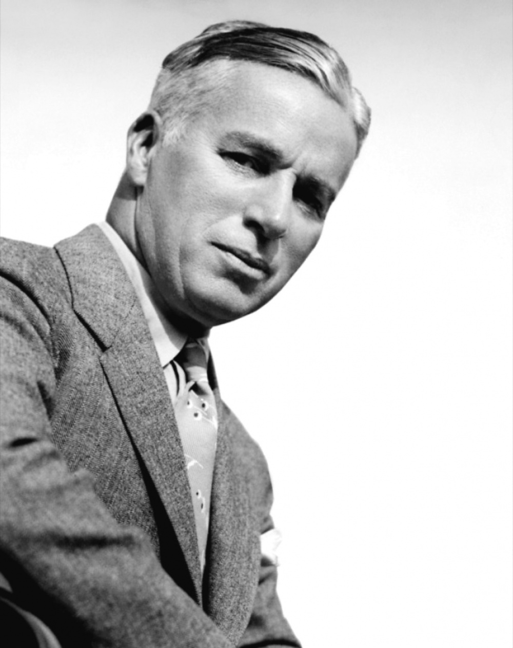 kinopoisk.ru-Charles-Chaplin-958618.jpg
