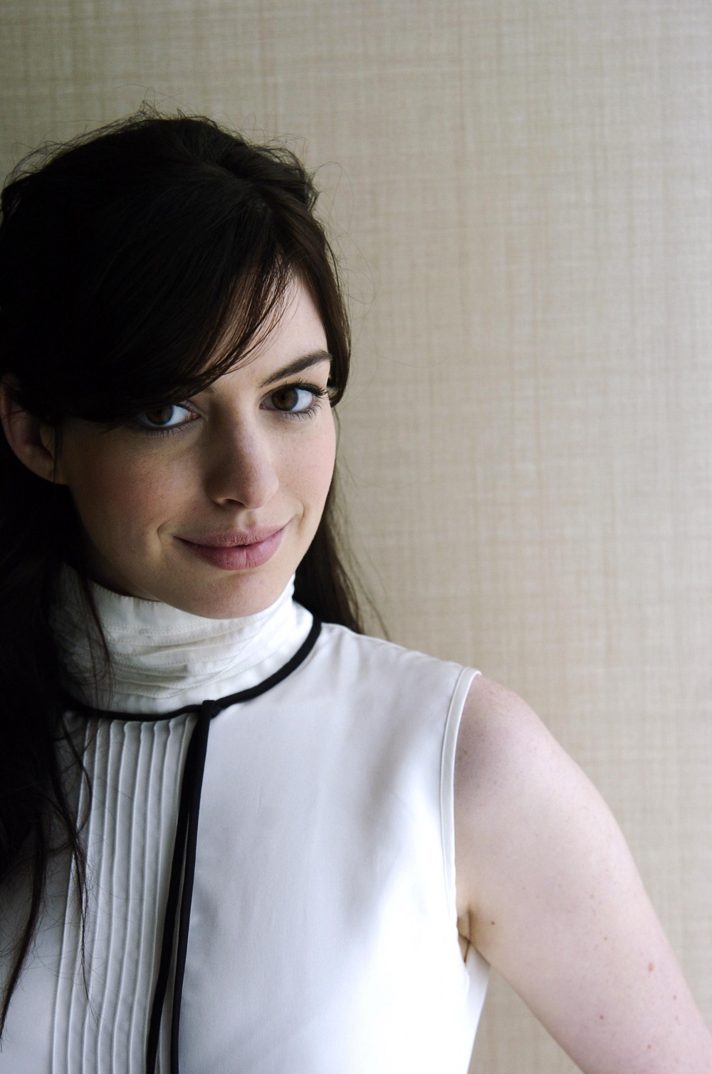 kinopoisk.ru-Anne-Hathaway-968695.jpg