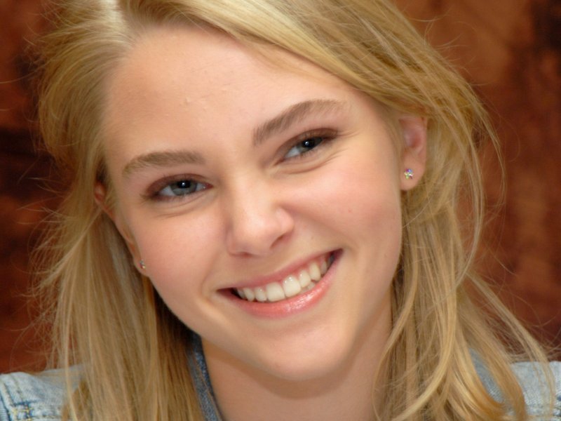 kinopoisk.ru-AnnaSophia-Robb-941081--w--800.jpg