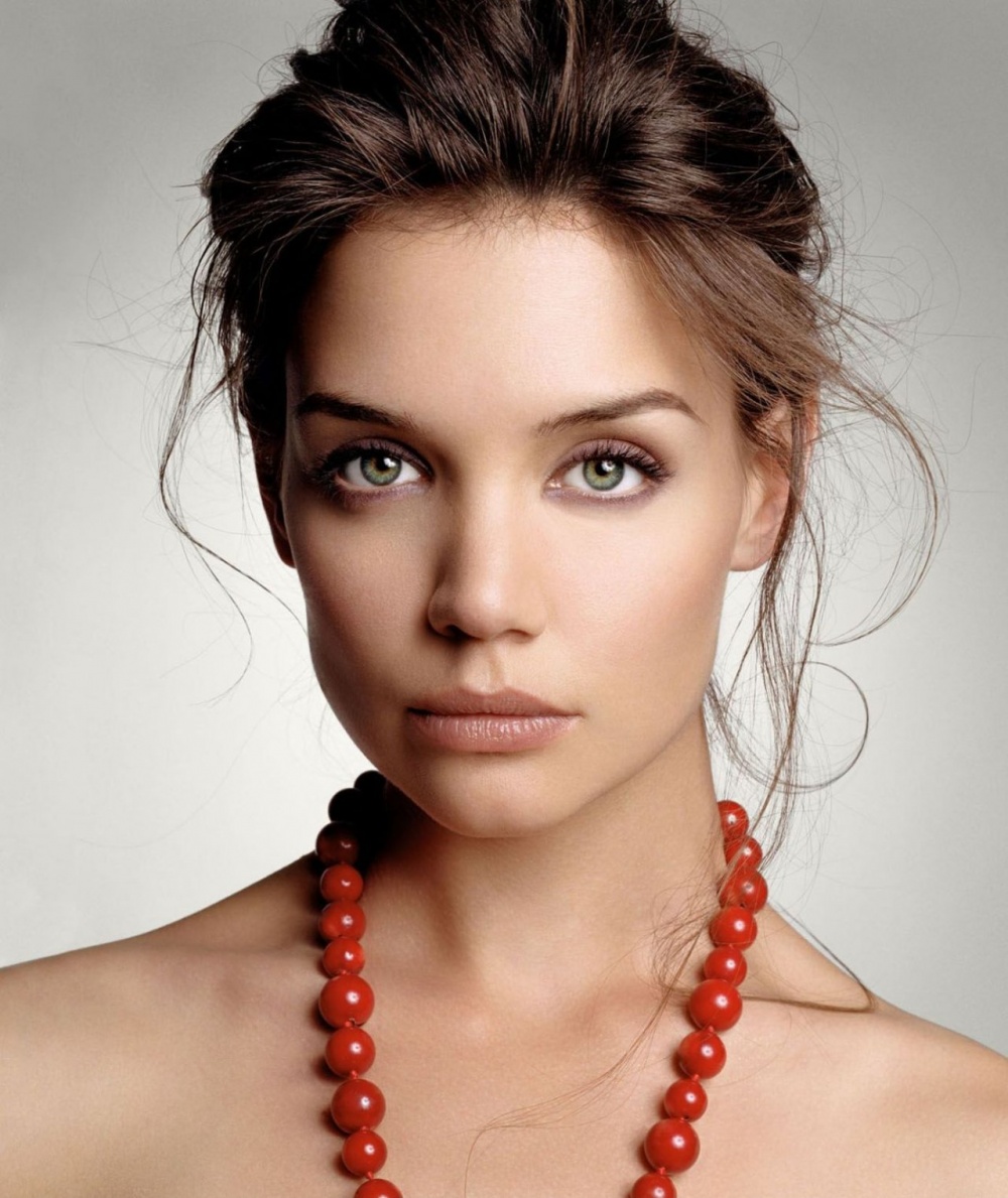 http://st-im.kinopoisk.ru/im/kadr/1/0/7/kinopoisk.ru-Katie-Holmes-1078007.jpg