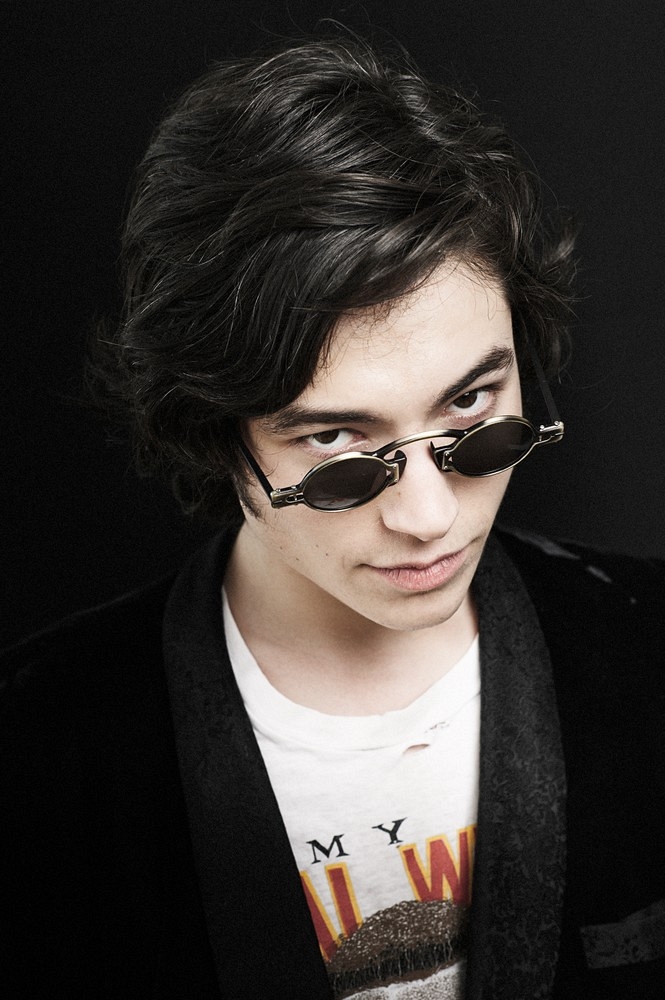 http://st-im.kinopoisk.ru/im/kadr/2/0/9/kinopoisk.ru-Ezra-Miller-2090857.jpg