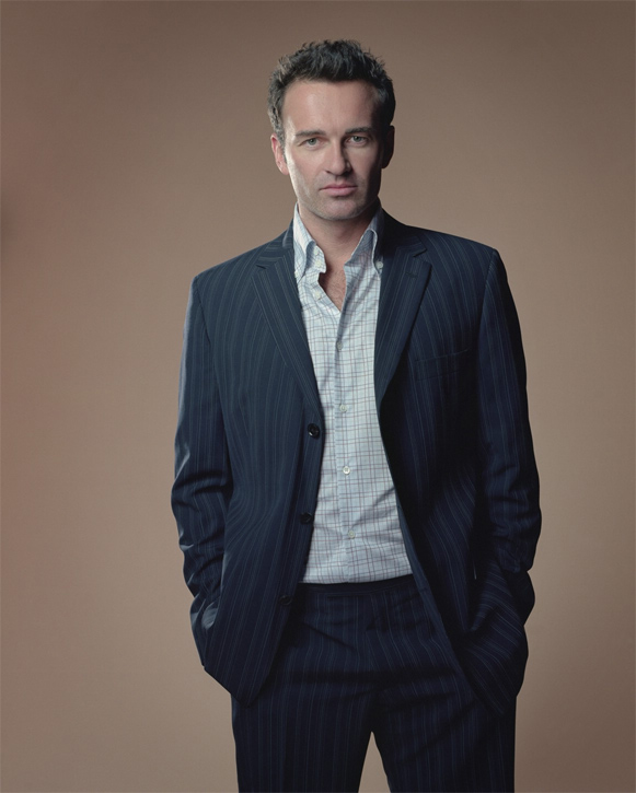 http://st-im.kinopoisk.ru/im/kadr/5/0/1/kinopoisk.ru-Julian-McMahon-501643.jpg