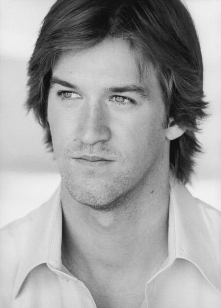 Кеннет митчелл. Кеннет митчелл. Кеннет митчелл фото. Кеннет митчелл фото. Кеннет митчелл.