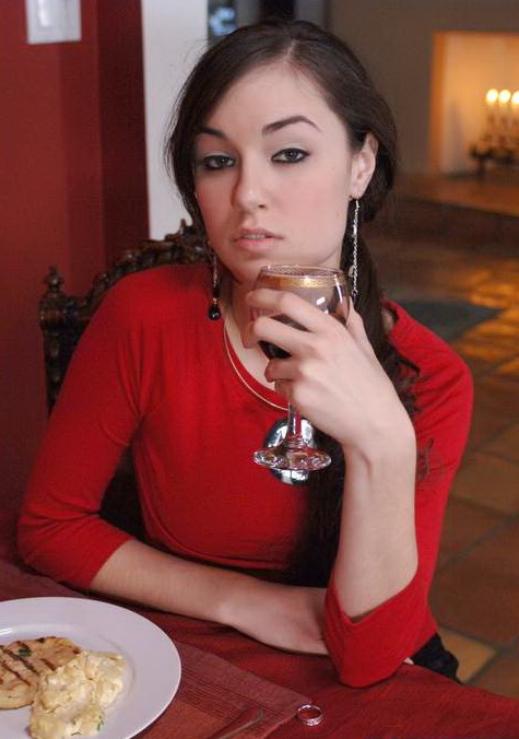 http://st-im.kinopoisk.ru/im/kadr/8/3/2/kinopoisk.ru-Sasha-Grey-832537.jpg