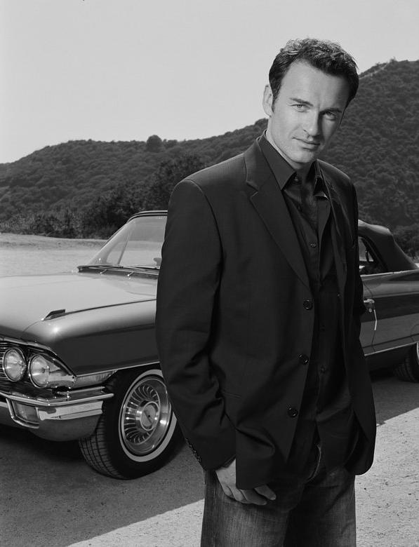 http://st-im.kinopoisk.ru/im/kadr/9/7/8/kinopoisk.ru-Julian-McMahon-978318.jpg