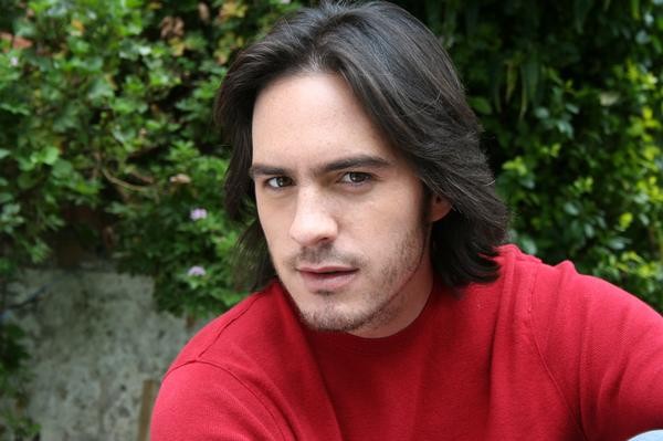 http://st-im.kinopoisk.ru/im/kadr/9/8/4/kinopoisk.ru-Mauricio-Ochmann-984441.jpg